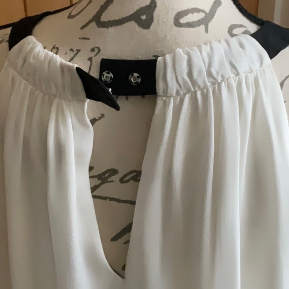 Elizabeth and James, lined flowing white silk halter neck, sleeveless top. L - Picture 7 of 13